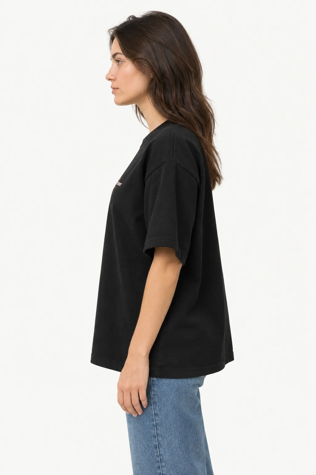 Oversize Tişört — Yandan görünüm · Kadın · Siyah