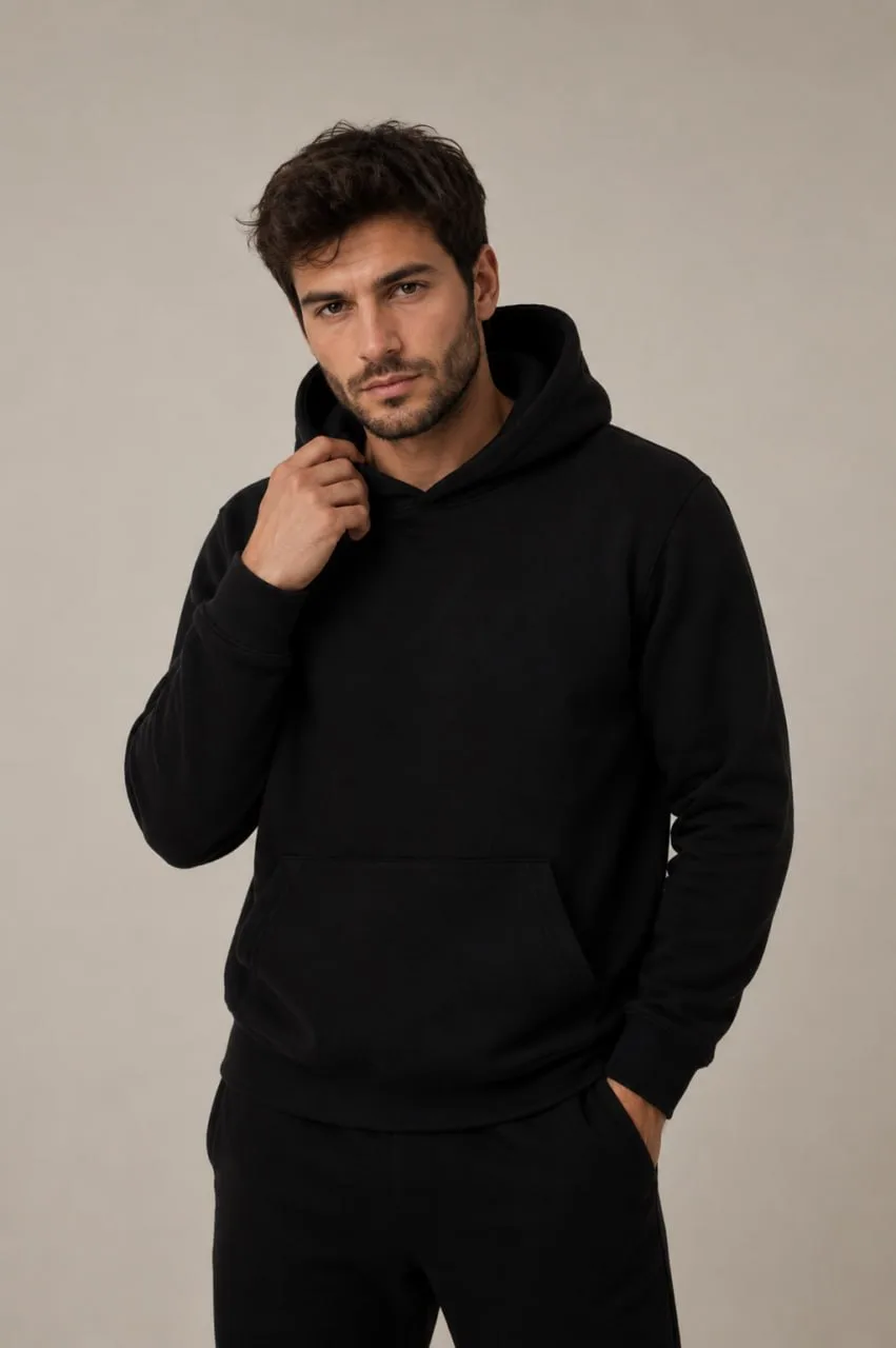 Premium Hoodie — Am Modell — Schwarz